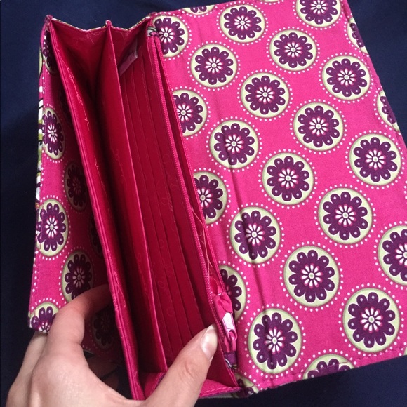 Vera Bradley travel wallet - Picture 5 of 5